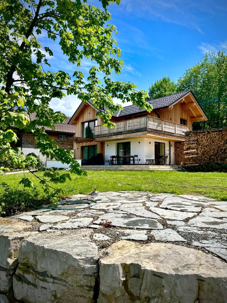 Seechalet im Sommer